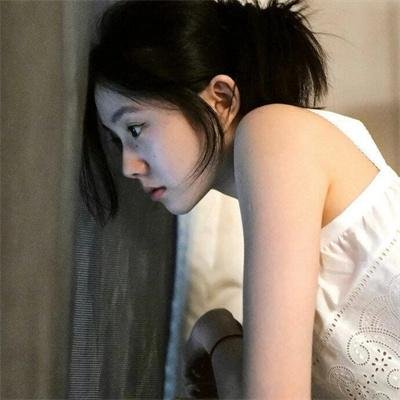 在他的阴影下